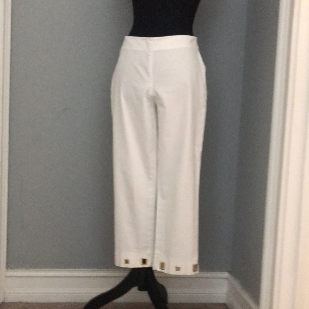 Jones of New York Pants/ Capri Size 4 Petite With beautiful Silver Details